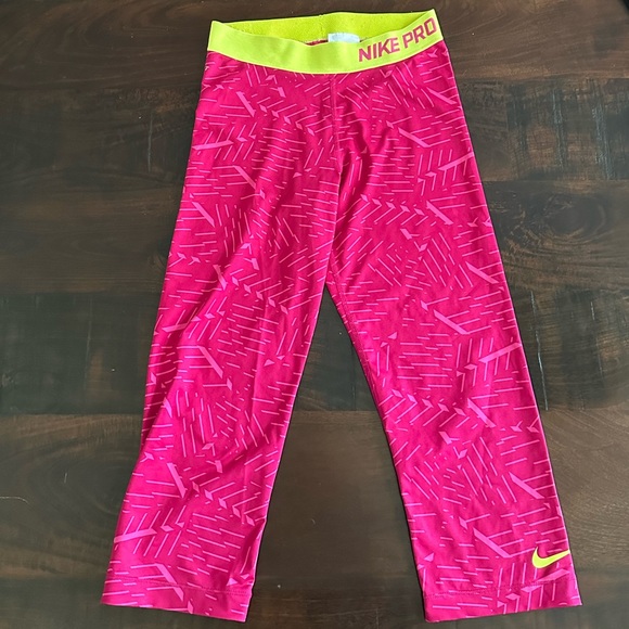 Nike Pro Capris - Picture 2 of 3